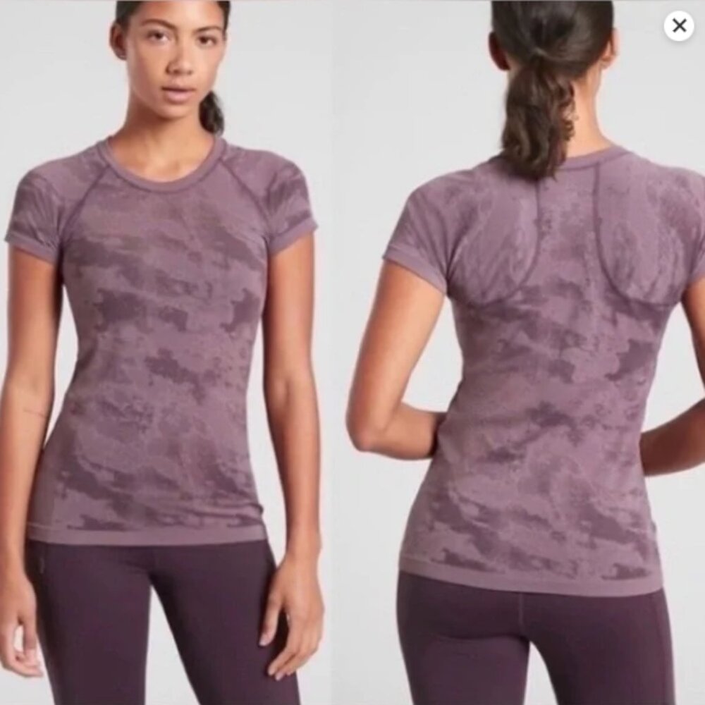 Athleta Momentum Camo Tee – Cascadia‎ Violet – Size Small – Excellent Condition